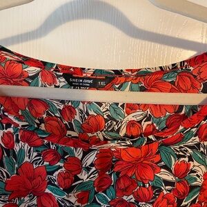 Women’s hi low short sleeve top.